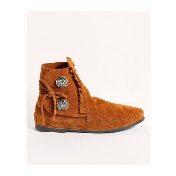 FREE PEOPLE x Minnetonka 2 Button Concho Moccasins - Picture 2 of 10